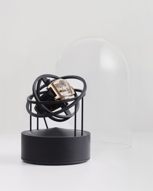 Bilde av Bernard Favre Planet Winder med sort base i aluminium og sorte ringer.