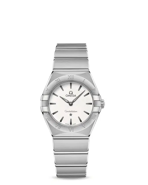 Produktbilde av Omega Constellation Manhattan Quartz 28mm med hvit urskive og stållenke. Ref. O13110286002001.