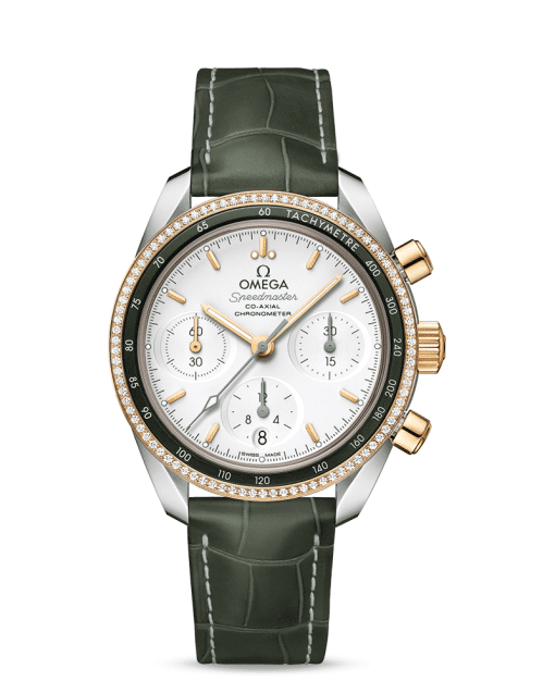 Omega Speedmaster 38 Co‑Axial Chronograph 38 mm med sølvfarget tallskive, gullbezel med diamanter og grønn skinnrem. Referanse: 324.28.38.50.02.001