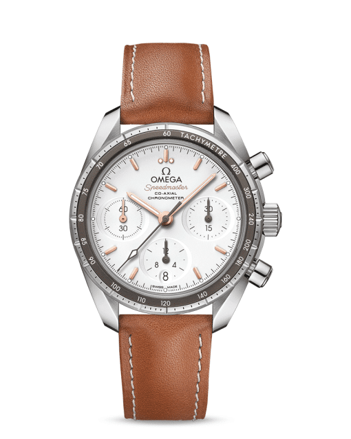 Omega Speedmaster 38 Co‑Axial Chronograph 38 mm med sølvfarget tallskive og brun skinnreim. Referanse: 324.32.38.50.02.001