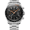 Omega Speedmaster Racing Co‑Axial Master Chronometer Chronograph 44.25 mm med sort tallskive med oransje indekser og stål lenke. Referanse: 329.30.44.51.01.002 / O32930445101002