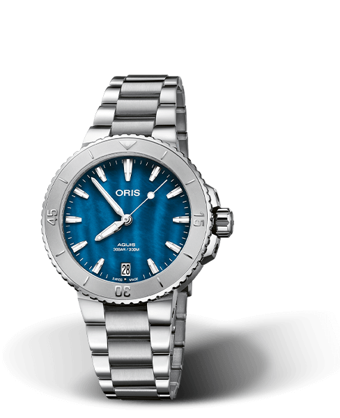Produktbilde av Oris Aquis Date 36.5MM med blå urskive på stållenke. Ref. 01 733 7770 4155-07 8 18 05P.