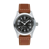 Produktbilde av Hamilton Khaki Field Auto 42MM med sort urskive på brun skinnrem. Ref. H70555533.