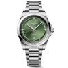 Produktbilde av Longines Conquest 41mm med grønn urskive på stållenke. Ref. L3.830.4.07.6.