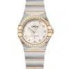 Produktbilde av Omega Constellation 25mm med stållenke og hvit urskive. Ref. O13125286099001.