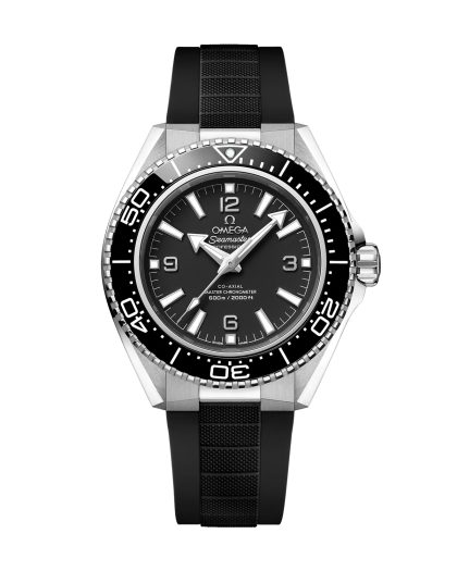 Produktbilde av Omega Planet Ocean 600M 42mm med sort urskive på sort gummirem. Ref. O21732422101001