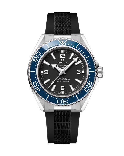 Produktbilde av Omega Planet Ocean 600M 42mm med sort urskive på sort gummirem. Ref. O21732422101002.