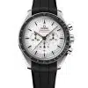 Produktbilde av Omega Speedmaster Moonwatch Professional med hvit urskive og sort gummirem. Ref. O31032425004001.