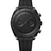 Produktbilde av Omega Speedmaster Dark Side of the Moon 44mm med sort urskive på sort gummirem. Ref. O31092445101005.