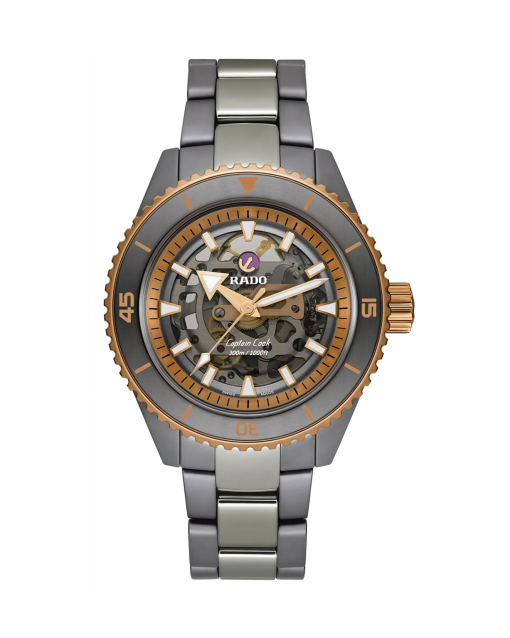 Produktbilde av Rado Captain Cook High-Tech Ceramic Skeleton 43MM med skeleton urskive og keramikk lenke. Ref. R32148162.