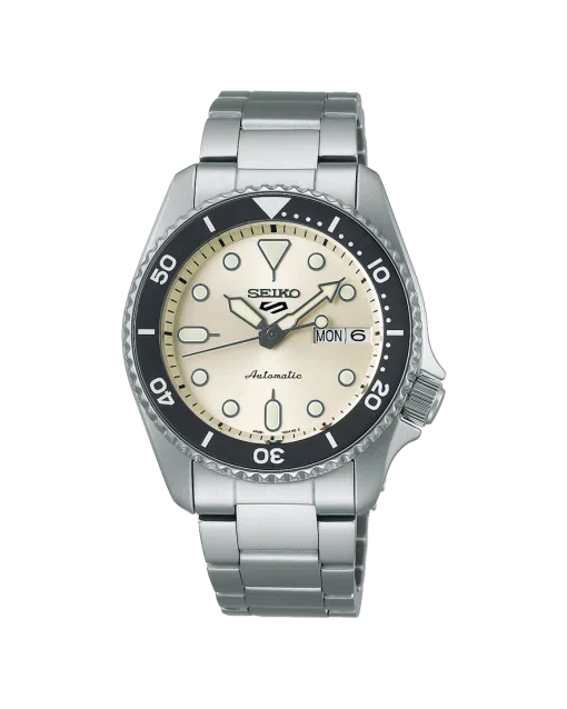 Produktbilde av Seiko 5 Sports SKX 38MM med hvit urskive på stållenke. Ref. SRPK31K1.