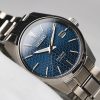 Miljøbilde av Seiko Presage Sharp Edged med blå tallskive. Referransenummer SPB167J1
