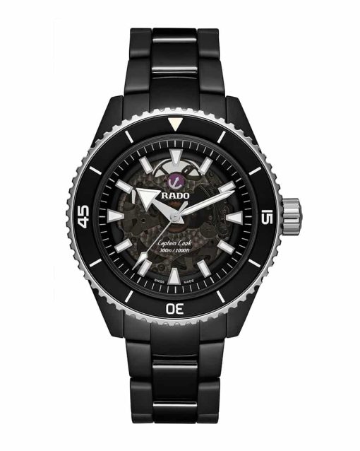 Produktbilde av Rado Captain Cook High-Teck Ceramic med sort urskive på keramikk lenke. Ref. R32127152.