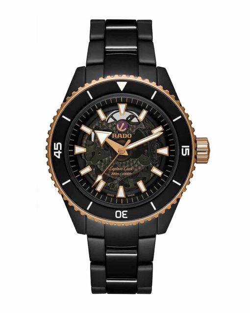 Produktbilde av Rado Captain Cook High-Teck Ceramic med sort urskive på keramikk lenke. Ref. R32127162.