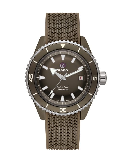 Produktbilde av Rado Captain Cook High-Tech Ceramic Diver med grønn urskive på grønn gummirem. Ref. R32130318.