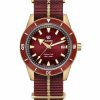 Produktbilde av Rado Captain Cook Automatic Bronze med rød urskive på rød tekstilrem. Ref. R32504407.