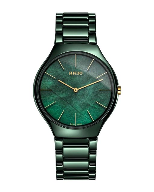 Produktbilde av Rado True Thinline med grønn urskive på keramikk lenke. Ref. R27006912.
