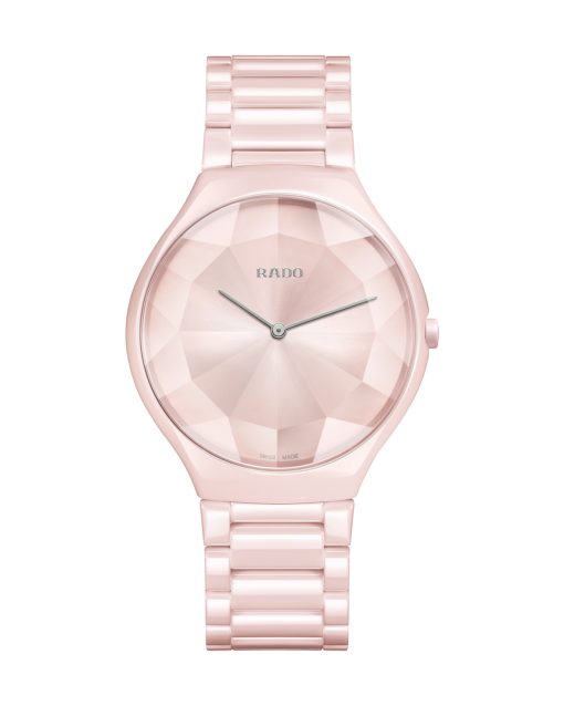 Produktbilde av Rado True Thinline x Great Gardens of the World med rosa urskive på keramikk lenke. Ref. R27120402.