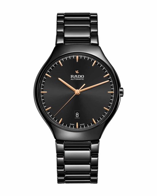 Produktbilde av Rado True Thinline med sort urskive på keramikk lenke. Ref. R27113172.