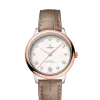 Produktbilde av Omega De Ville Prestige Co-Axial Master Chronometer 34MM med hvit urskive og brun skinnrem. Ref. O43423342052001.